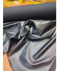 Materiał imitujący skórę - czarna błyszcząca ekoskóra 0,5m